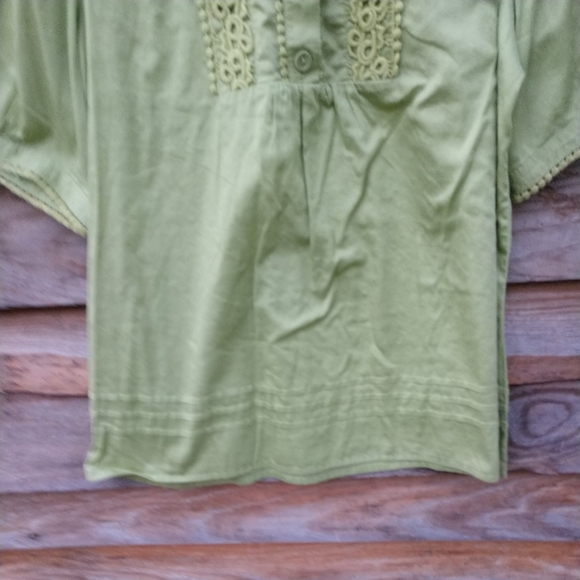 🎉SALE $5 🎉Women's Blouse Lime Green With Embroidery On Front & Sleeves XL. - Picture 3 of 9